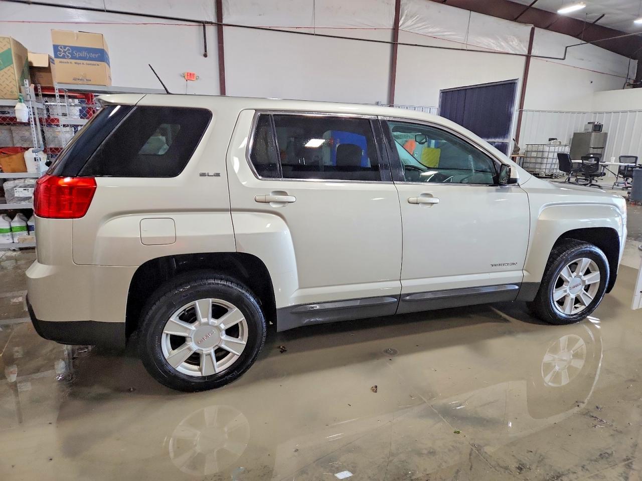 2013 GMC TERRAIN SLE photo 3