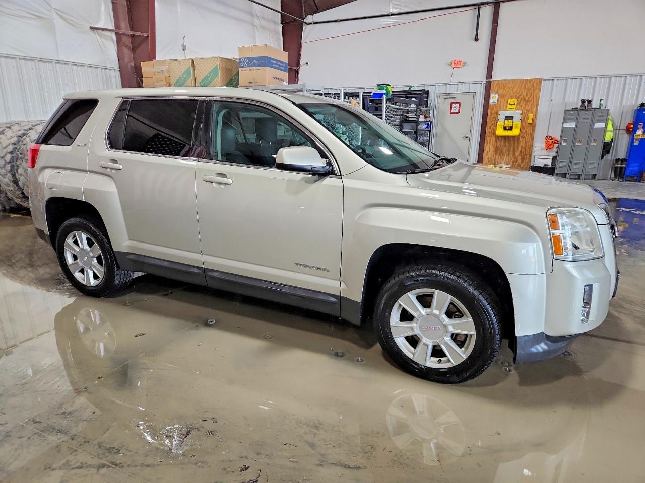 2013 GMC TERRAIN SLE photo 4
