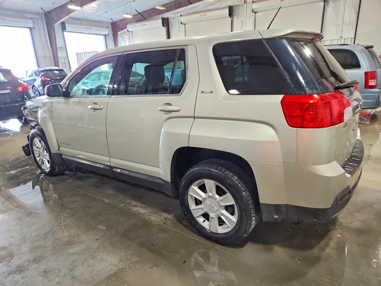 2013 GMC TERRAIN SLE photo 2