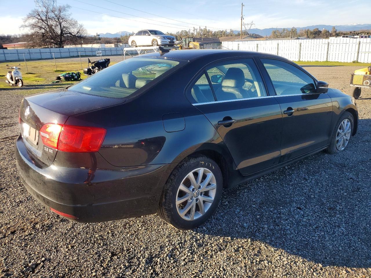 2013 VOLKSWAGEN JETTA SE photo 3