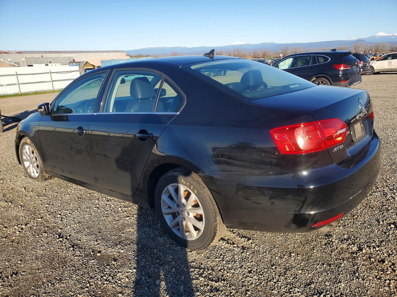 2013 VOLKSWAGEN JETTA SE photo 2