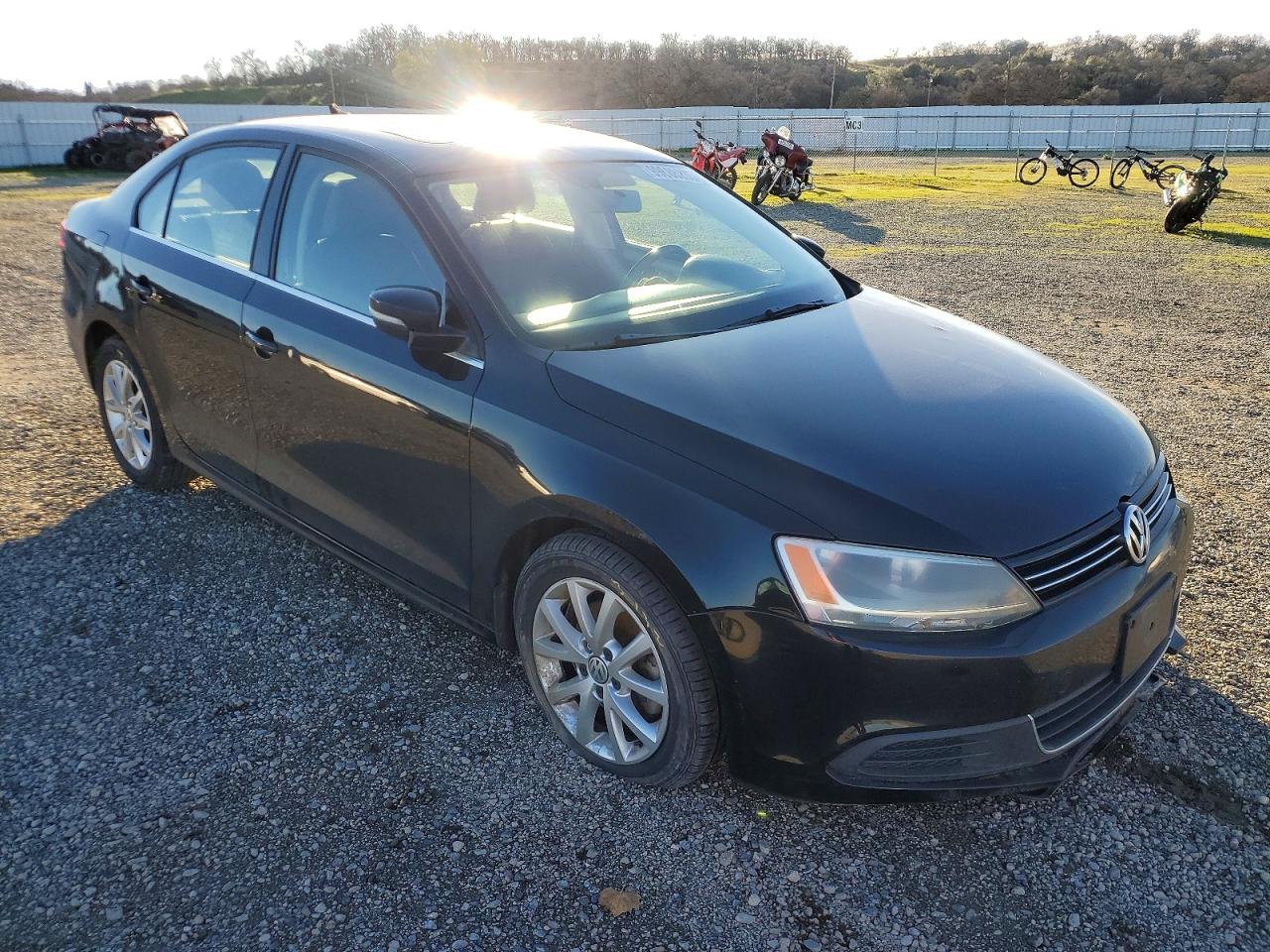 2013 VOLKSWAGEN JETTA SE photo 4