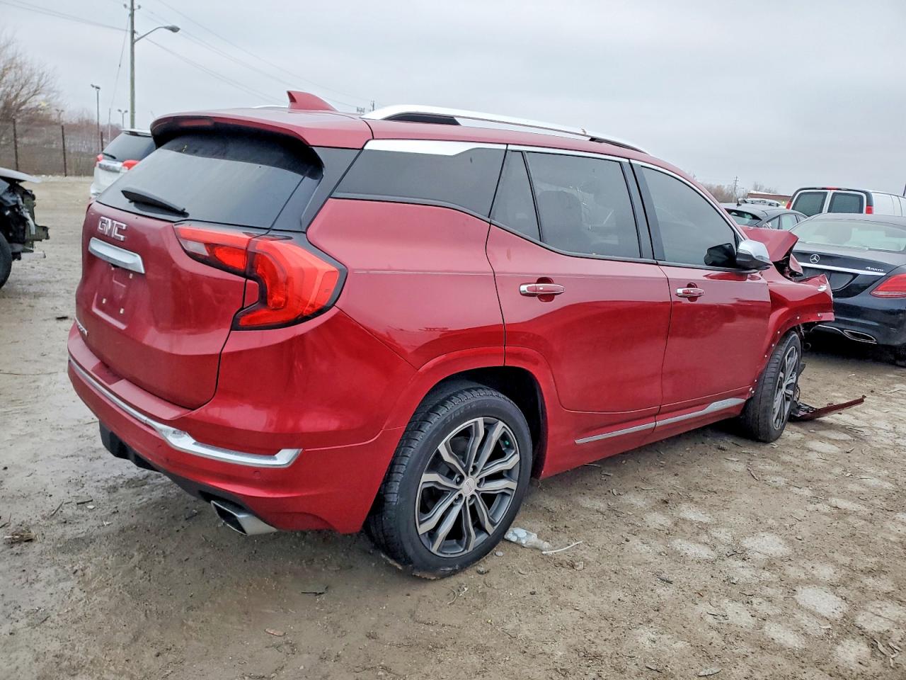 2019 GMC TERRAIN DENALI photo 3