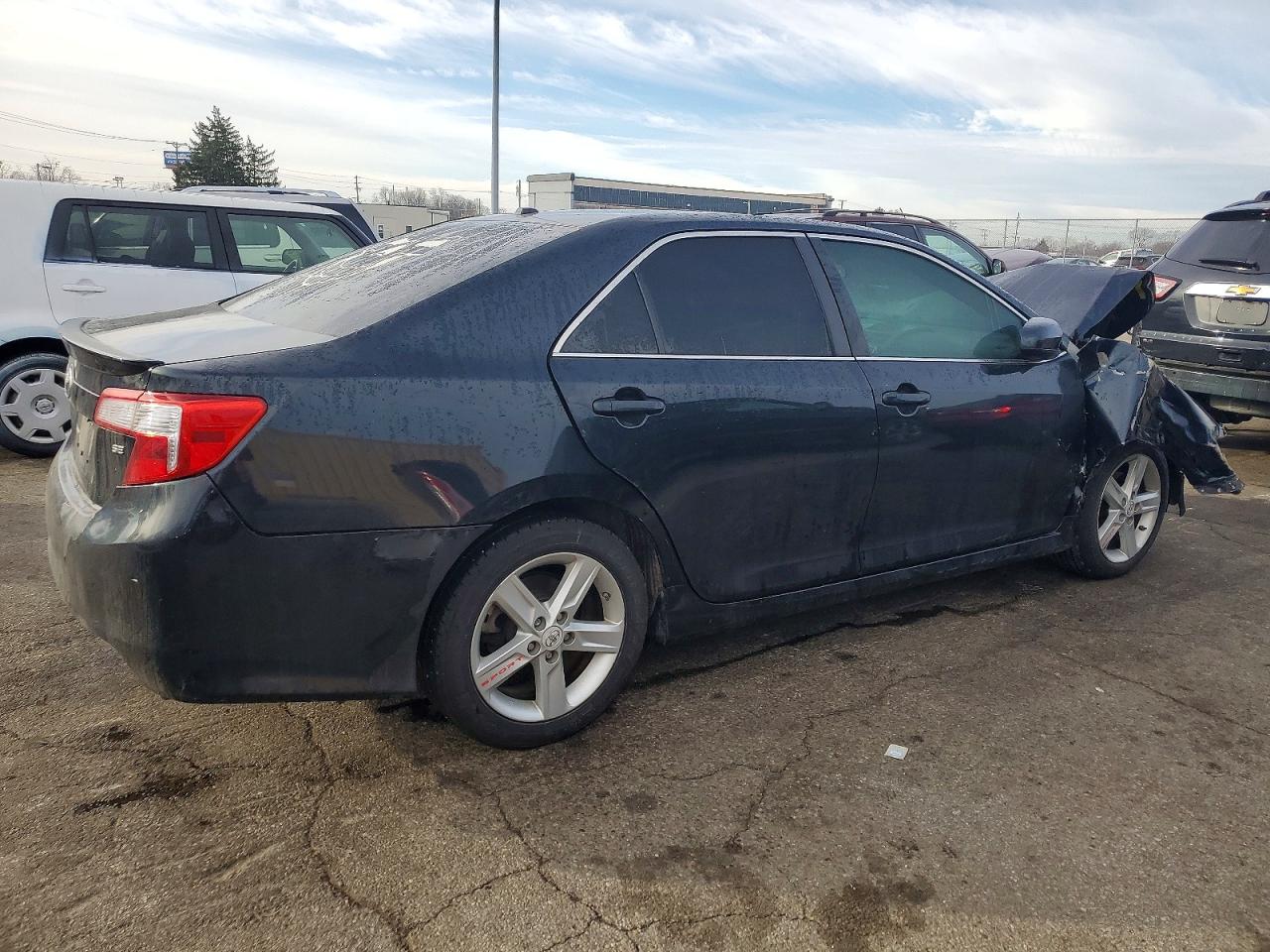 2012 TOYOTA CAMRY BASE photo 3