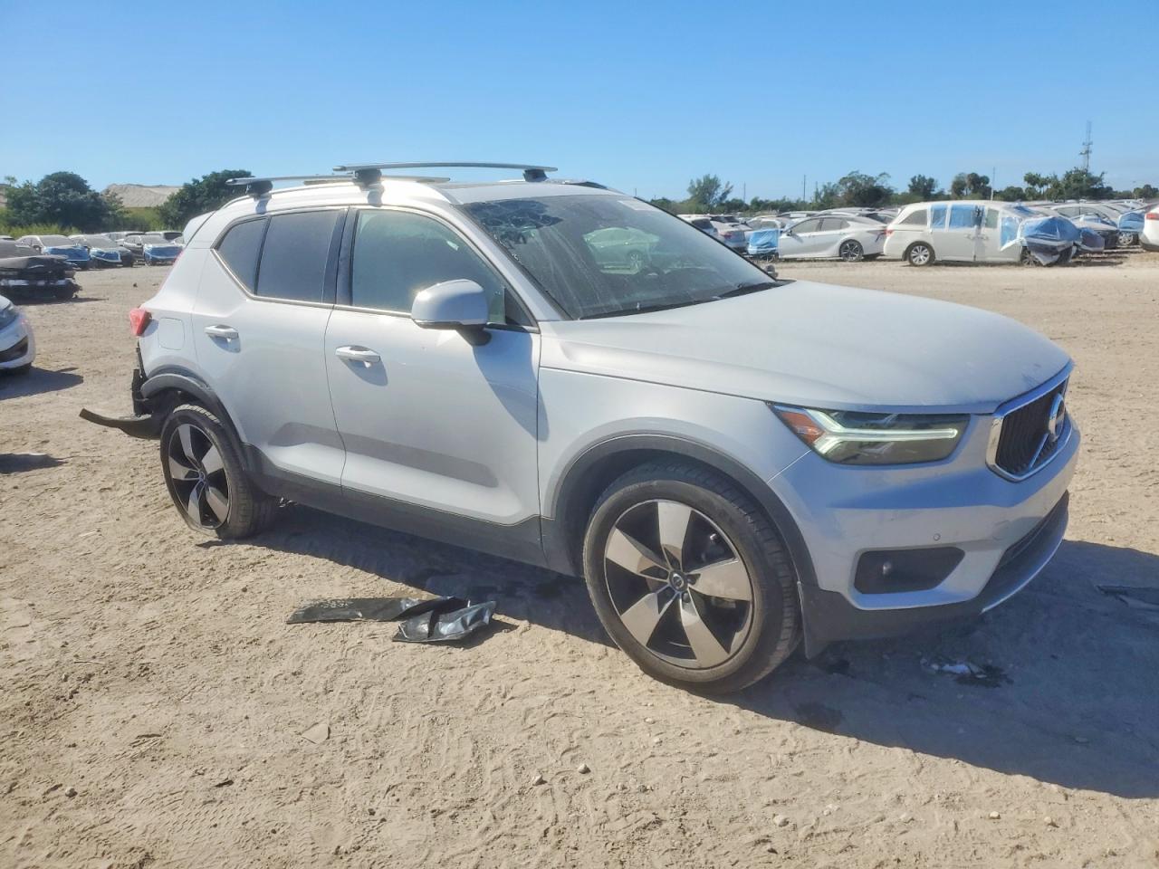 2022 VOLVO XC40 T5 MOMENTUM photo 4