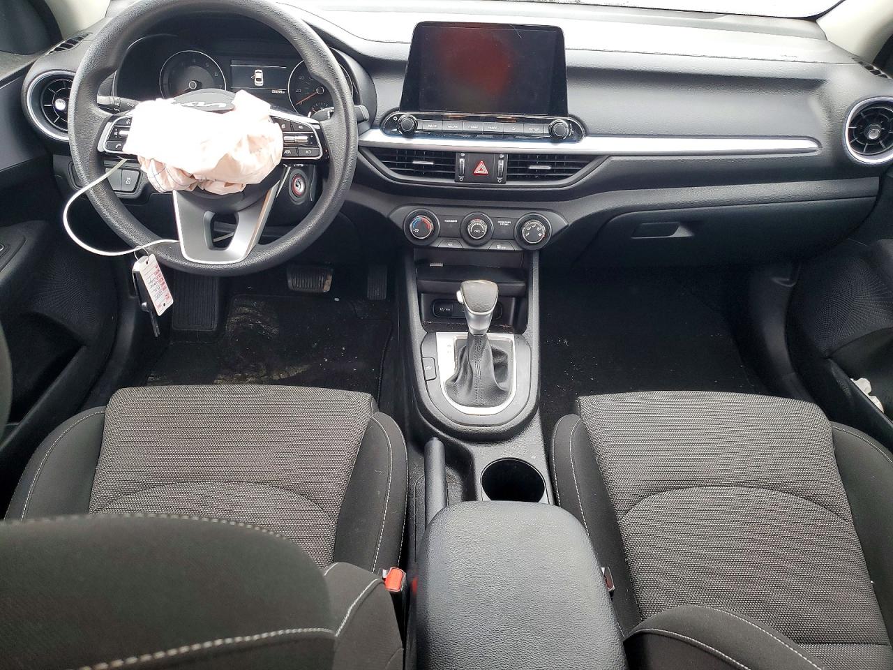 2024 KIA FORTE LX photo 8
