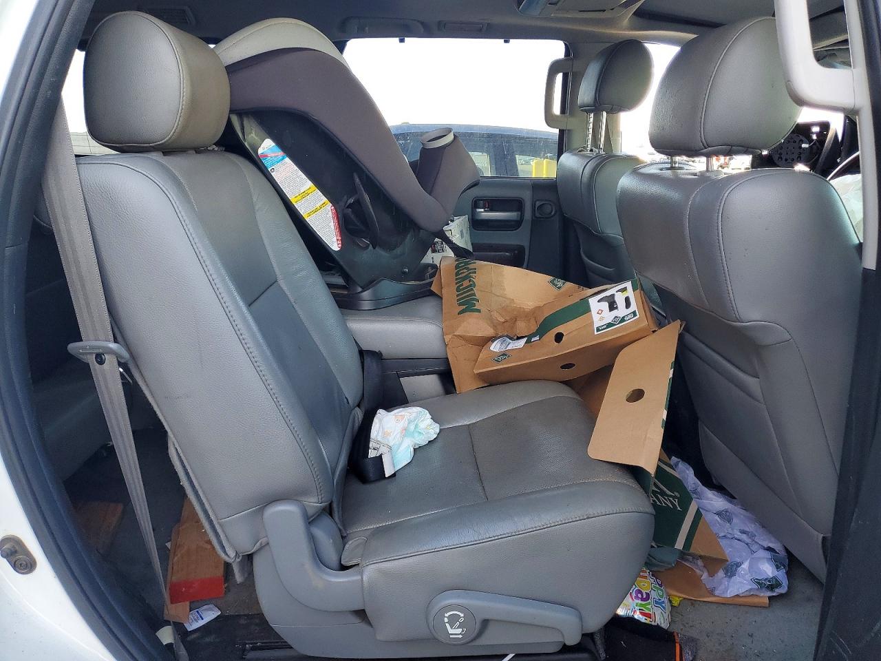 2011 TOYOTA SEQUOIA PLATINUM photo 11
