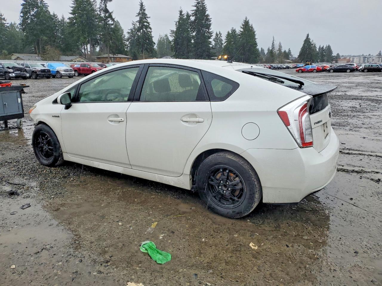 2015 TOYOTA PRIUS photo 2