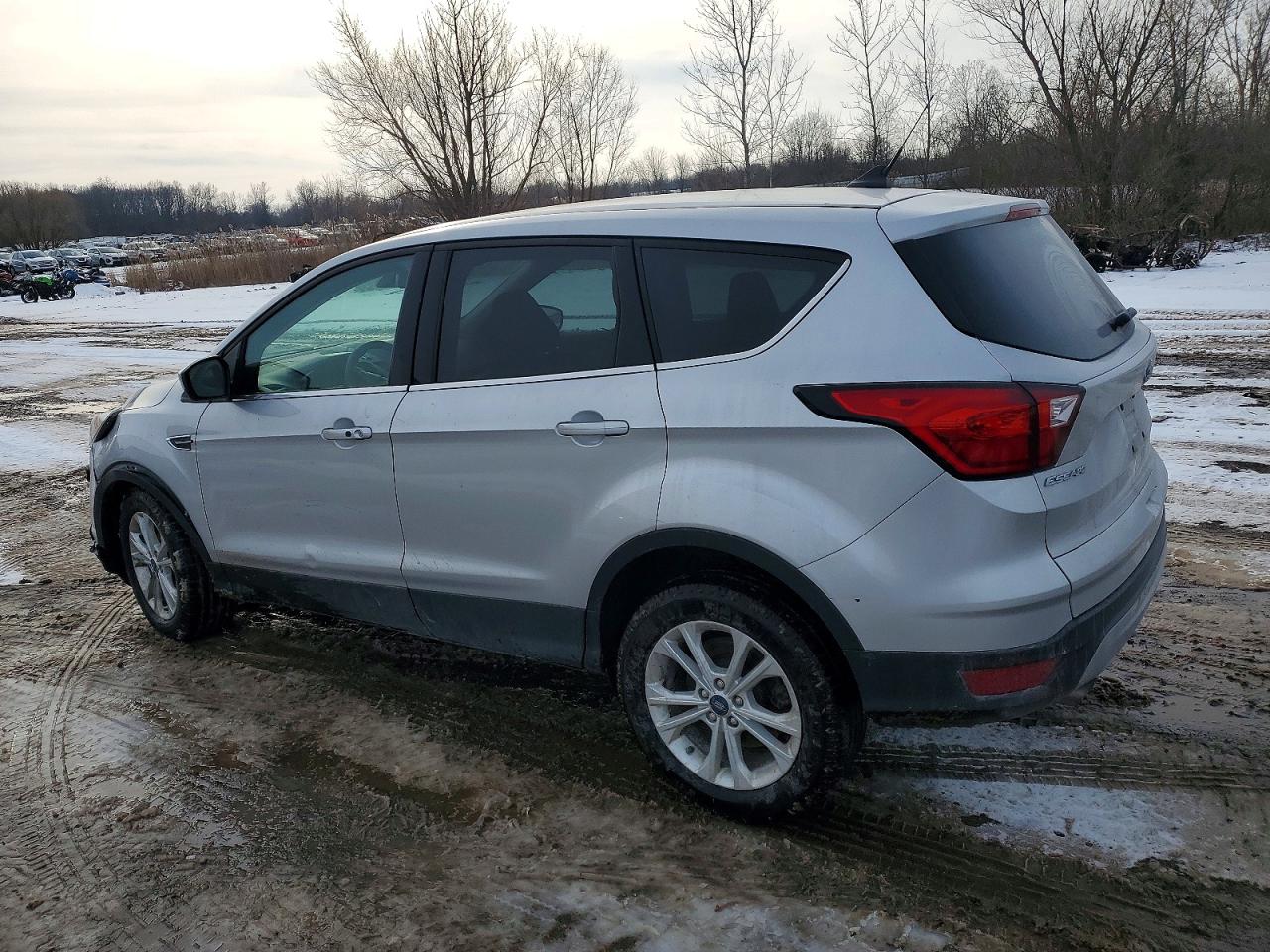 2019 FORD ESCAPE SE photo 2