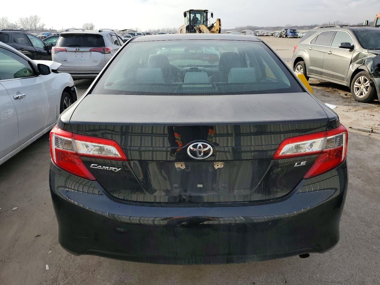 2014 TOYOTA CAMRY L photo 6