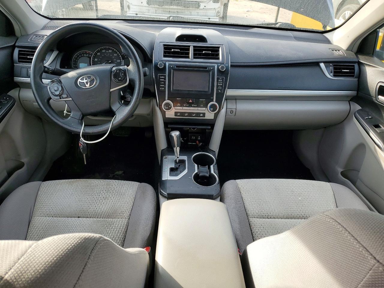 2014 TOYOTA CAMRY L photo 8