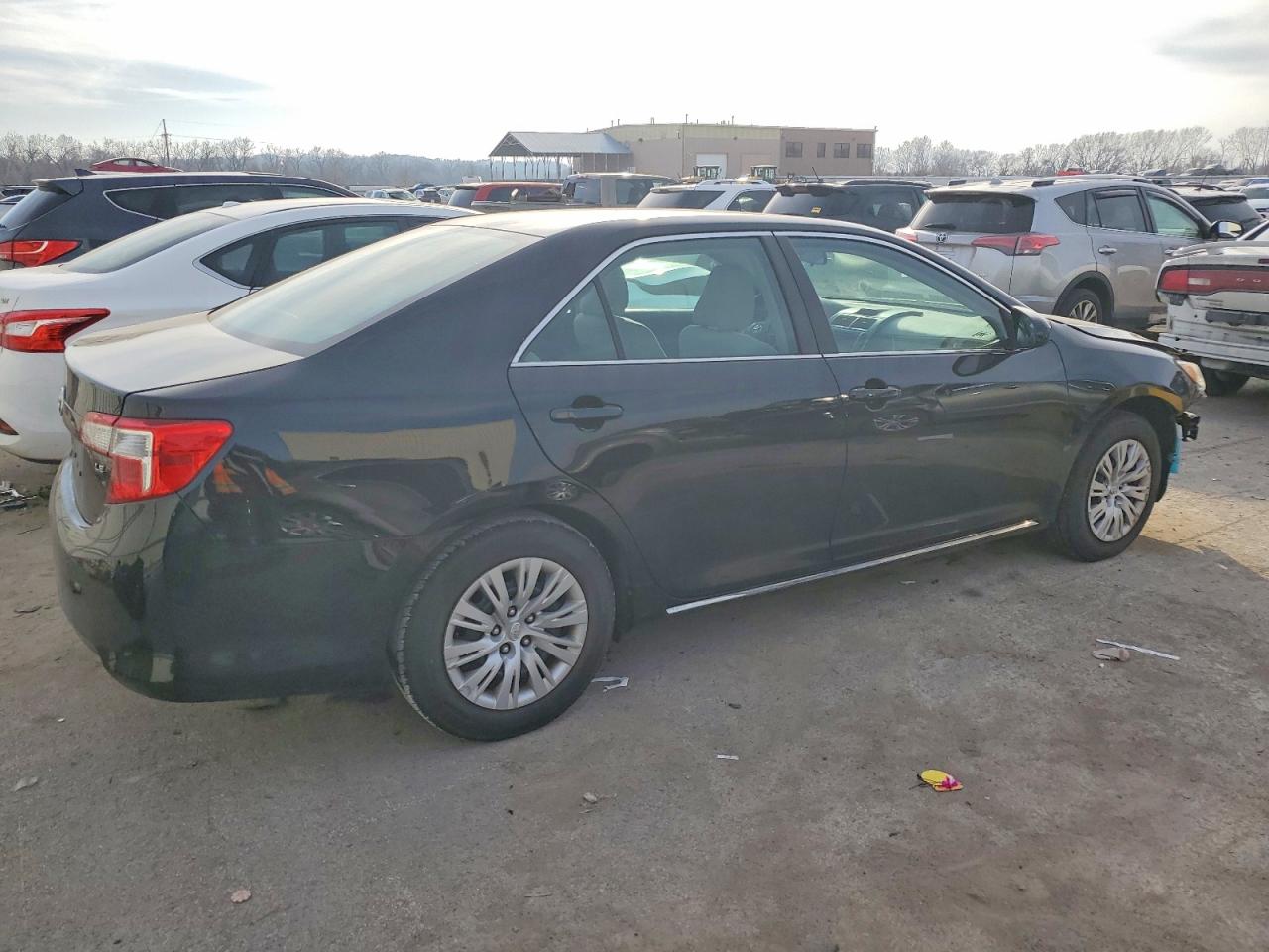 2014 TOYOTA CAMRY L photo 3