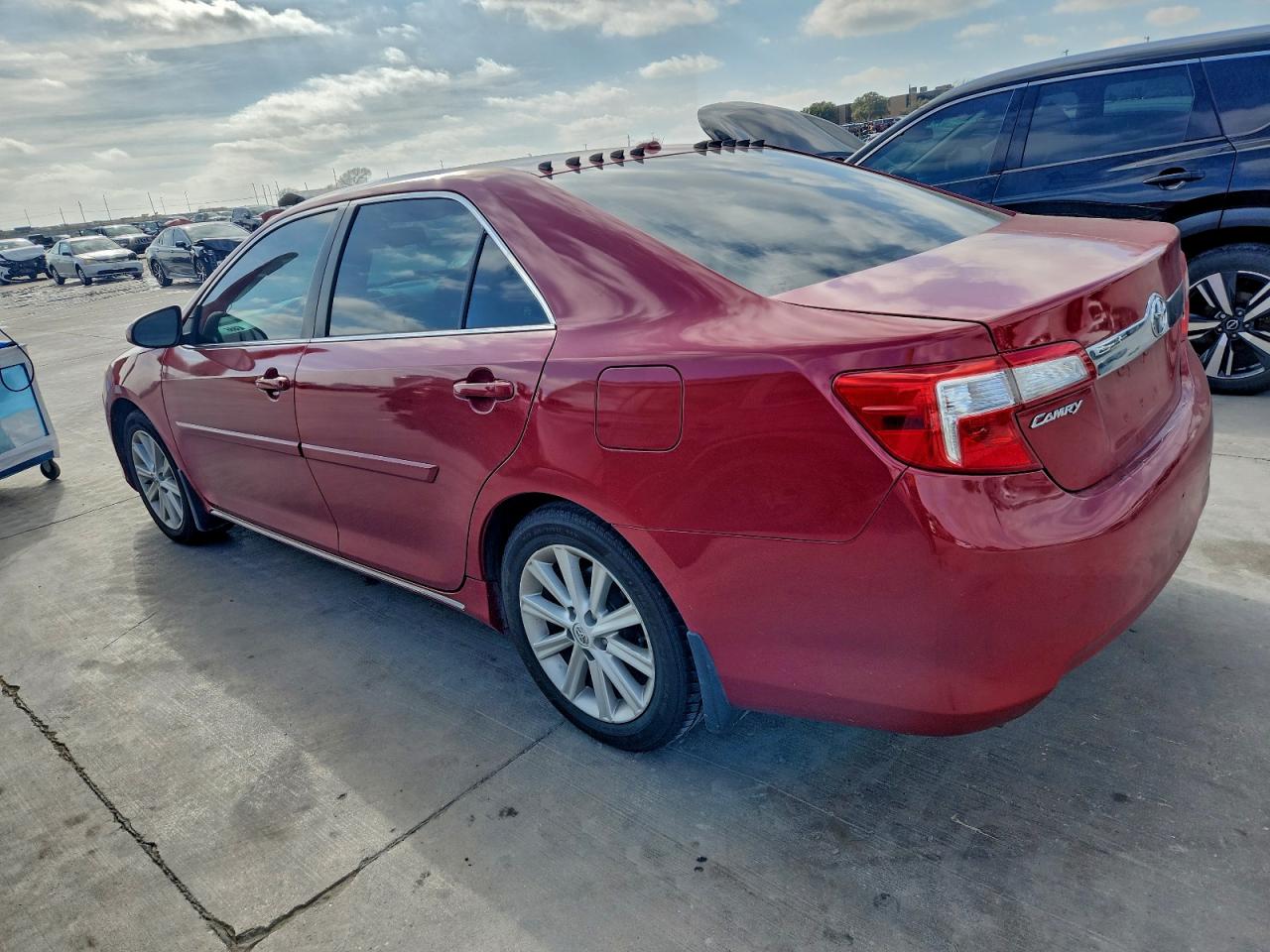2014 TOYOTA CAMRY SE photo 3