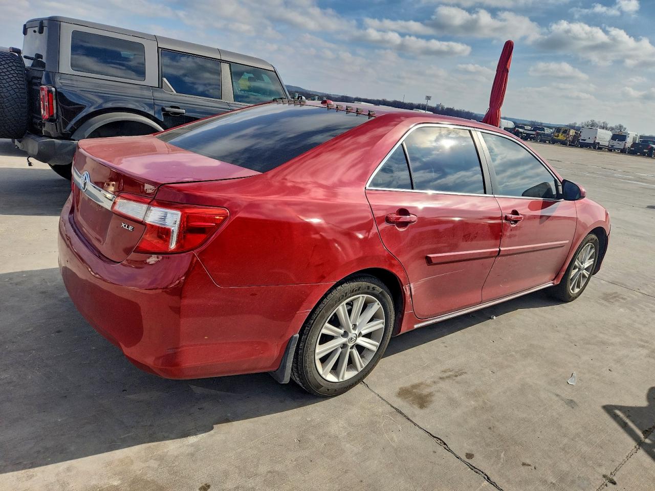 2014 TOYOTA CAMRY SE photo 5