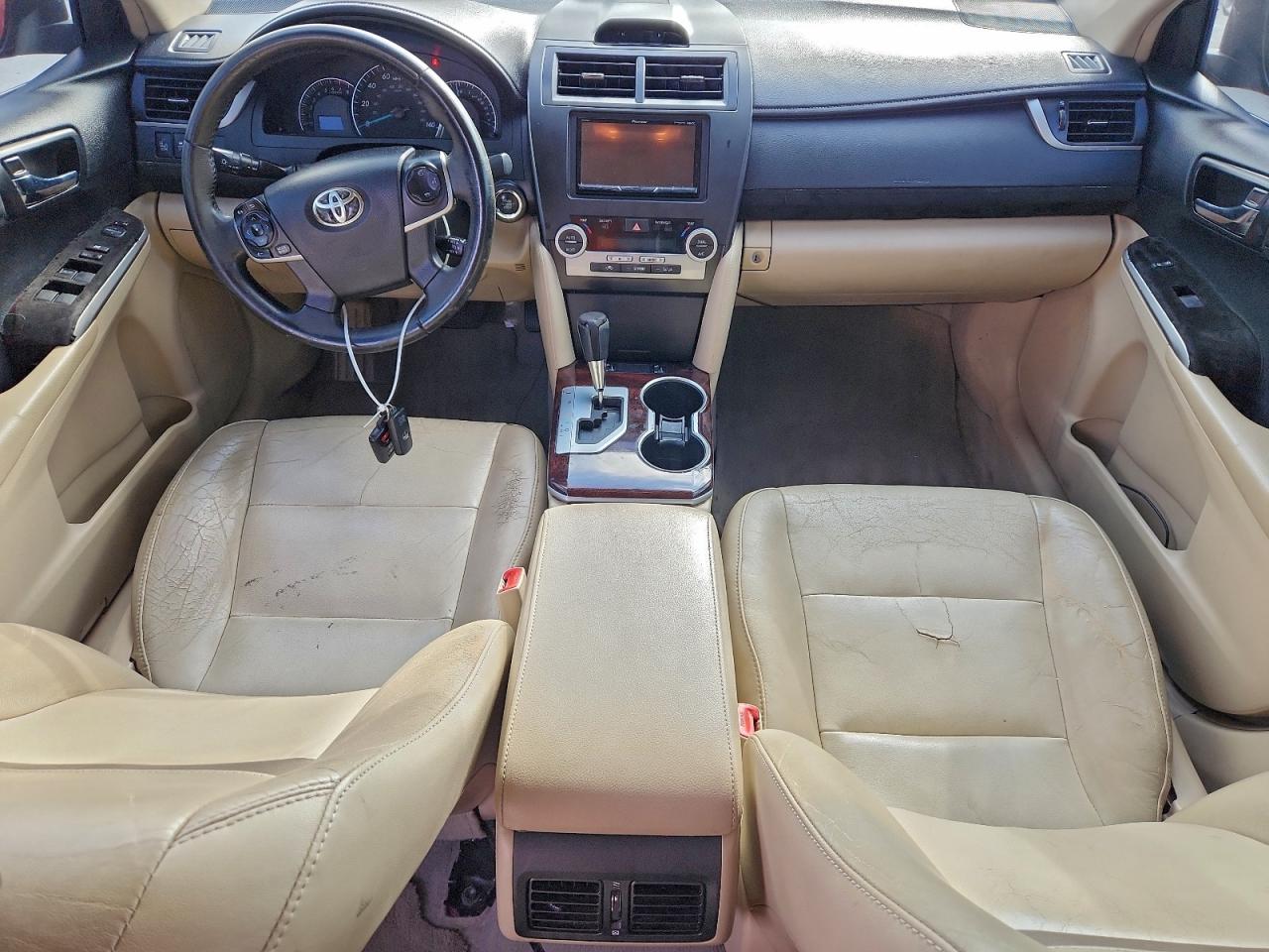 2014 TOYOTA CAMRY SE photo 15