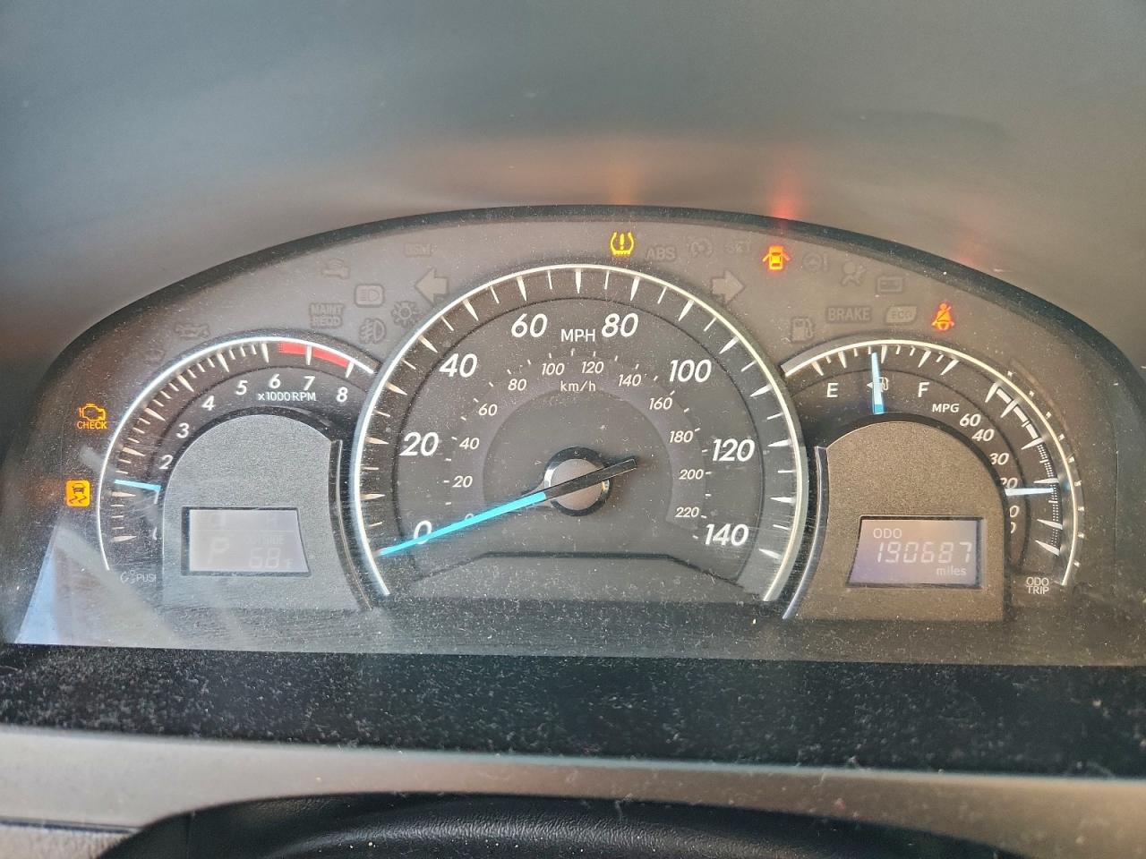 2014 TOYOTA CAMRY SE photo 17