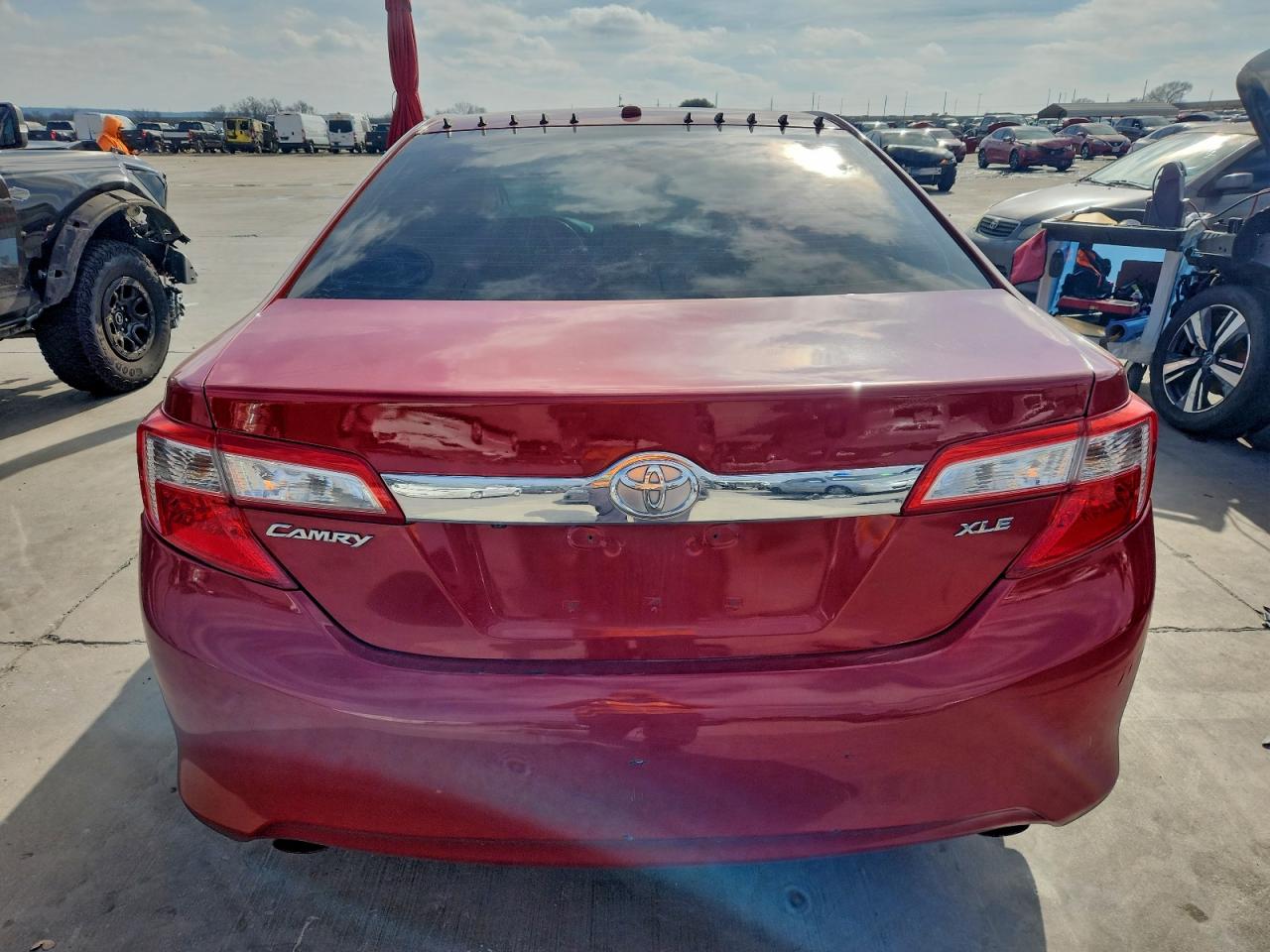 2014 TOYOTA CAMRY SE photo 11