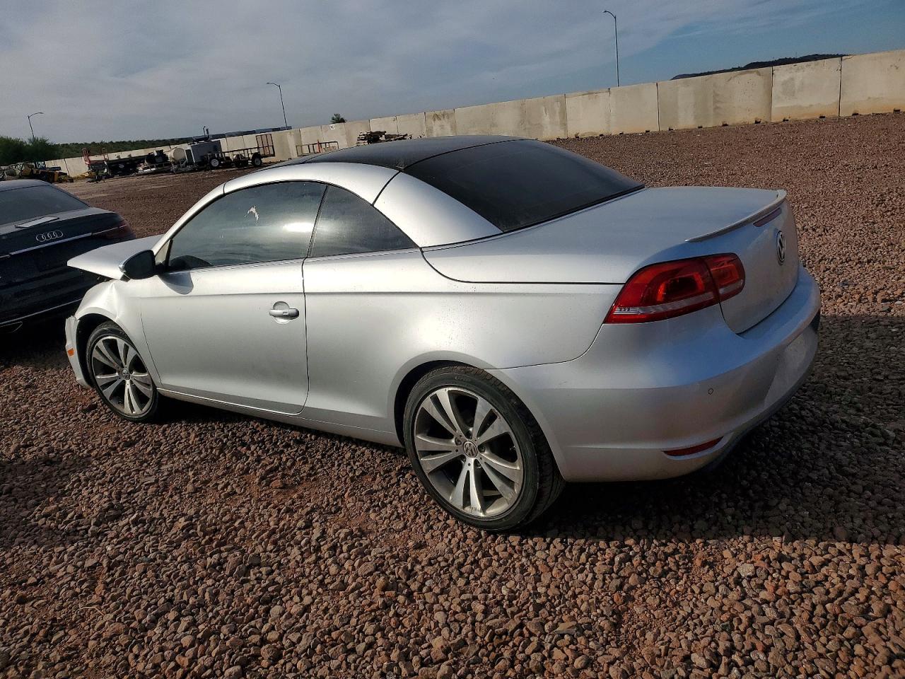 2013 VOLKSWAGEN EOS LUX photo 2