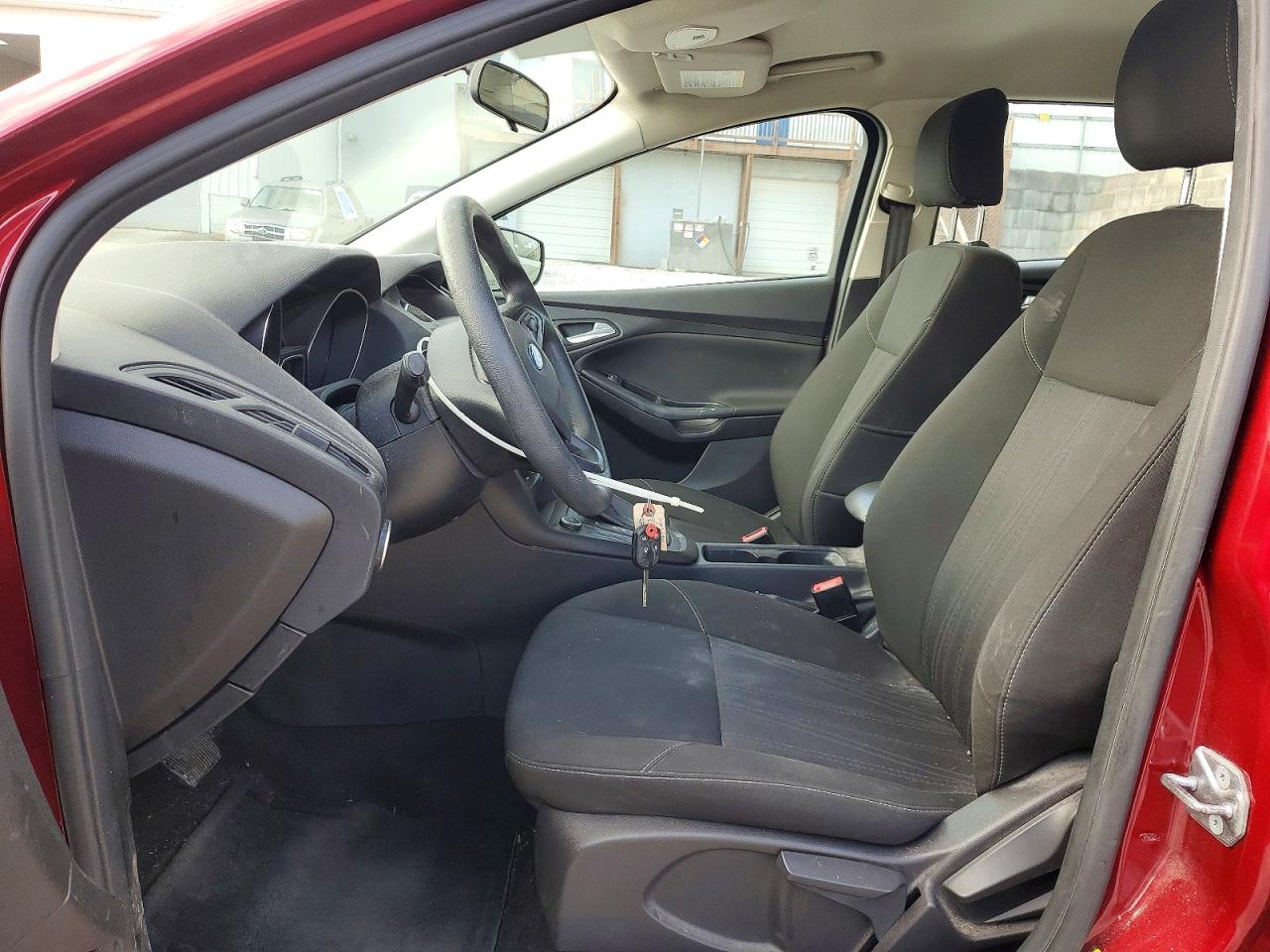 2017 FORD FOCUS SE photo 7
