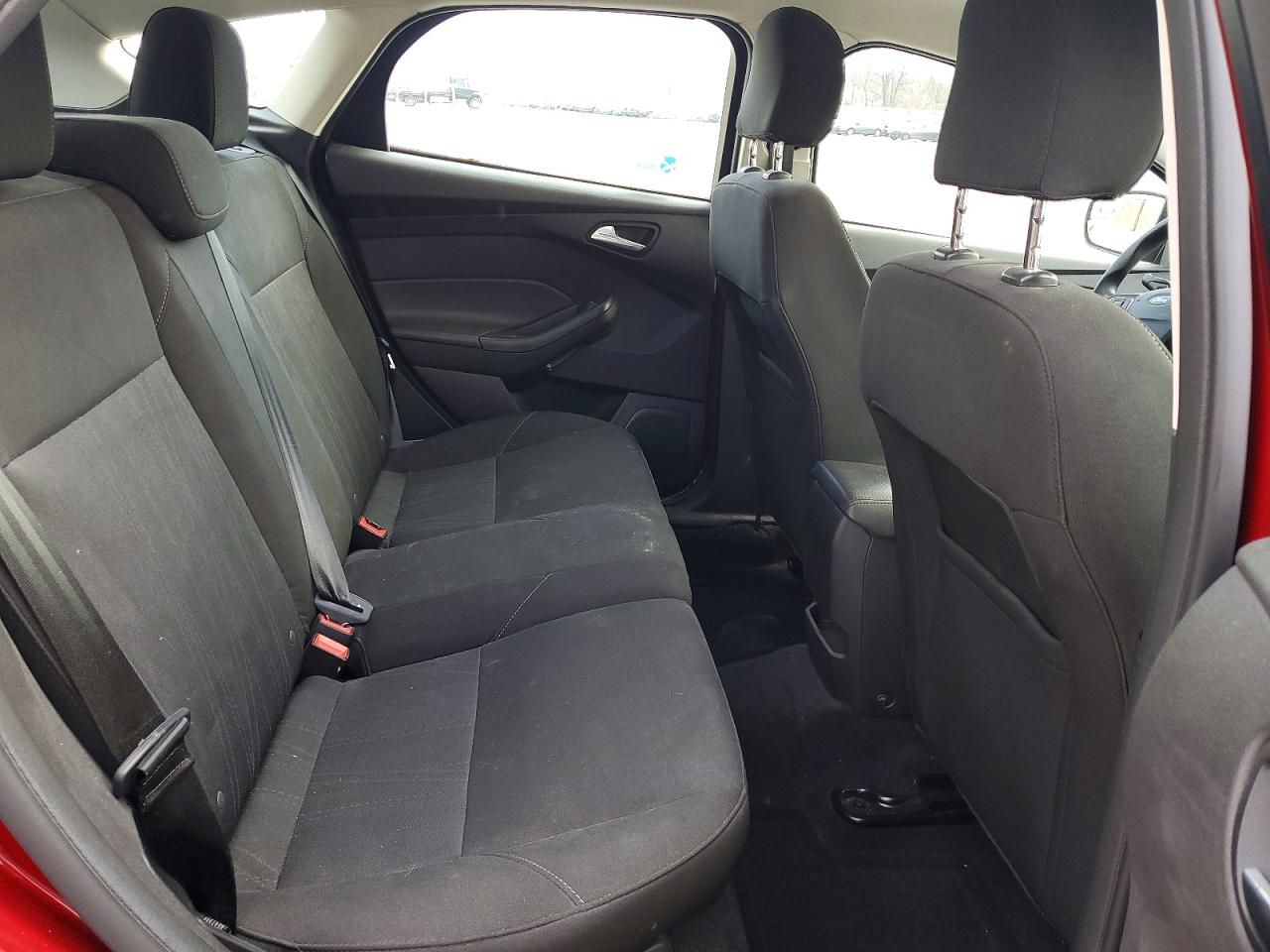2017 FORD FOCUS SE photo 10