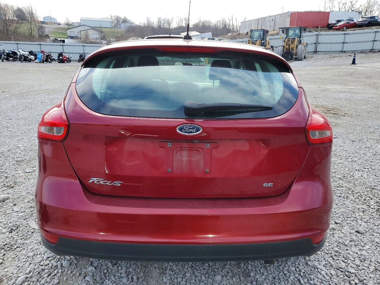 2017 FORD FOCUS SE photo 6