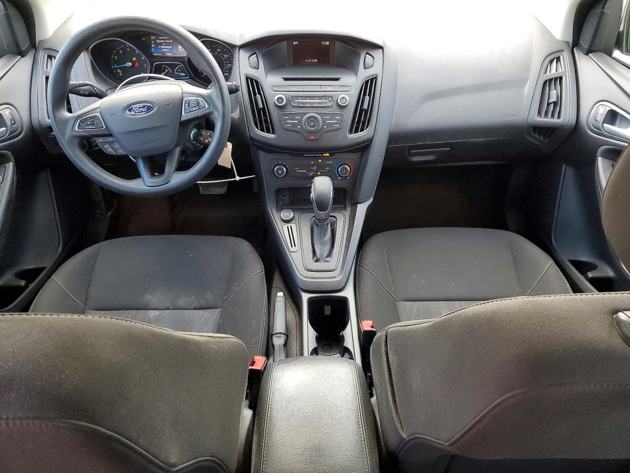 2017 FORD FOCUS SE photo 8