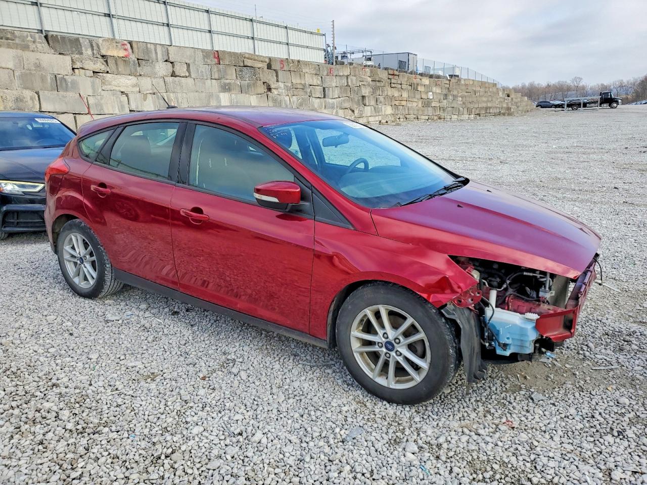 2017 FORD FOCUS SE photo 4