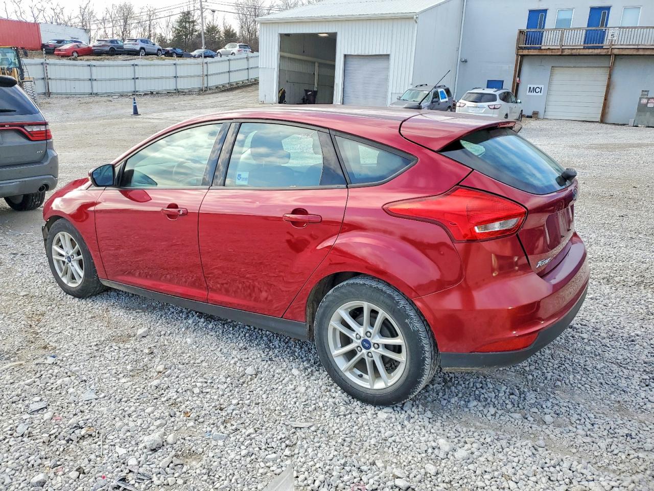 2017 FORD FOCUS SE photo 2