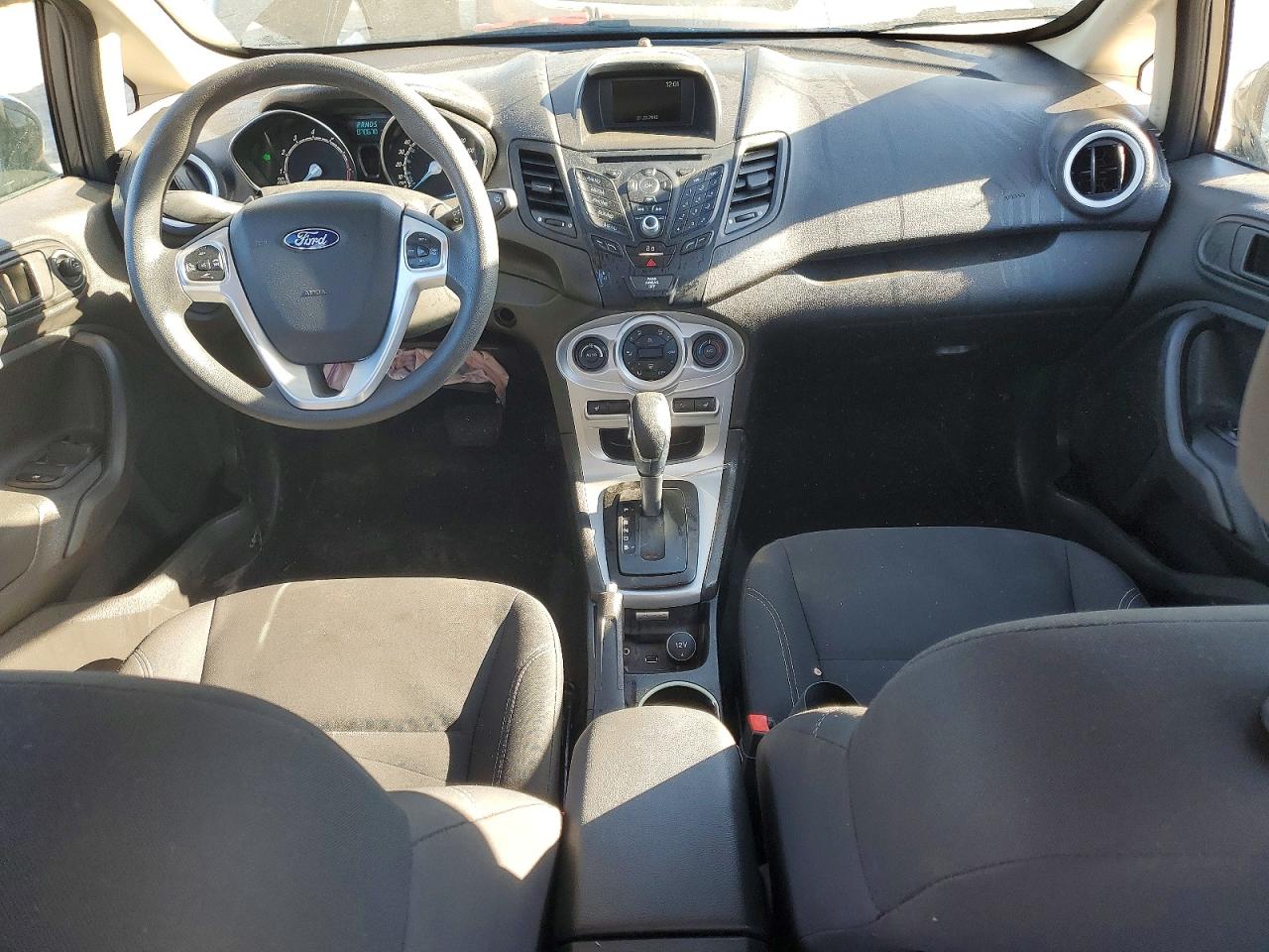 2018 FORD FIESTA SE photo 8