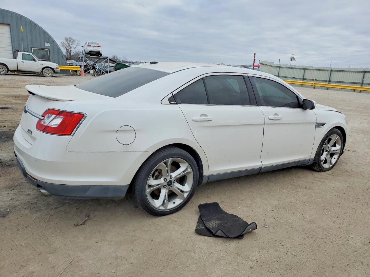 2010 FORD TAURUS SHO photo 3