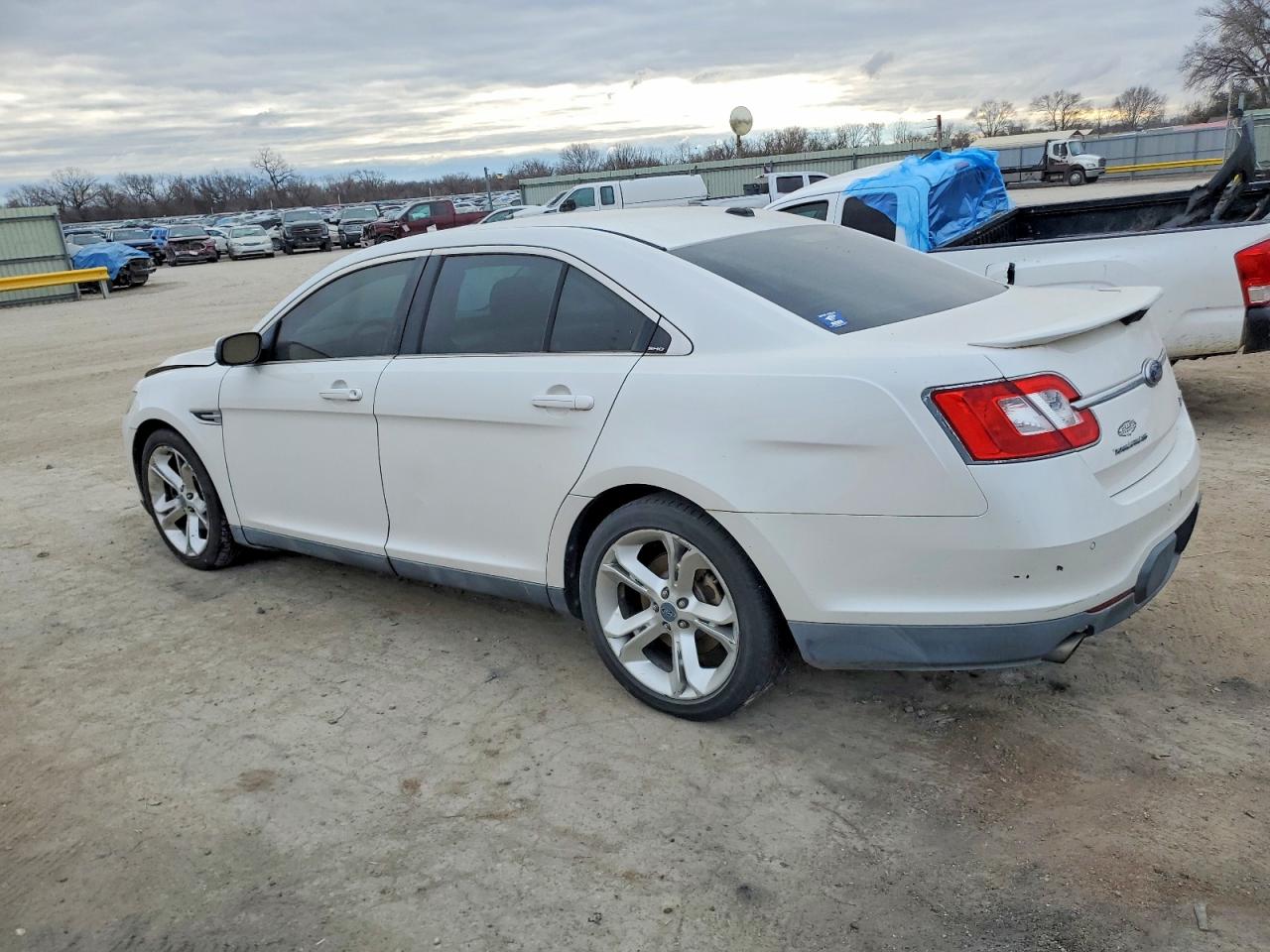 2010 FORD TAURUS SHO photo 2