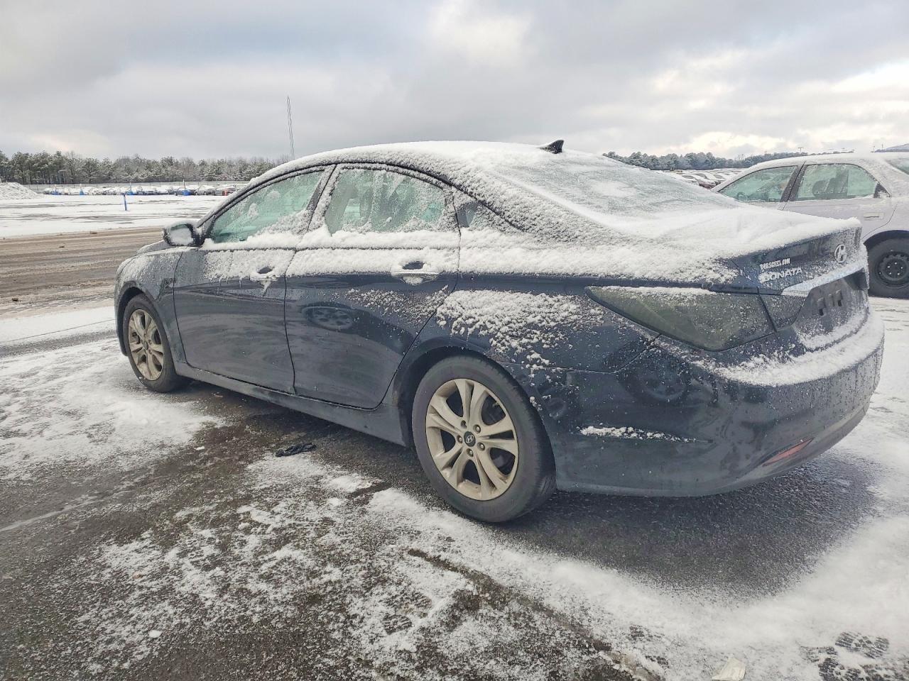 2011 HYUNDAI SONATA SE photo 2