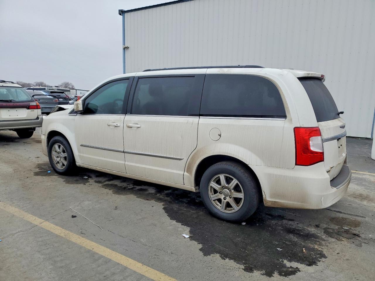 2012 CHRYSLER TOWN & COUNTRY photo 2