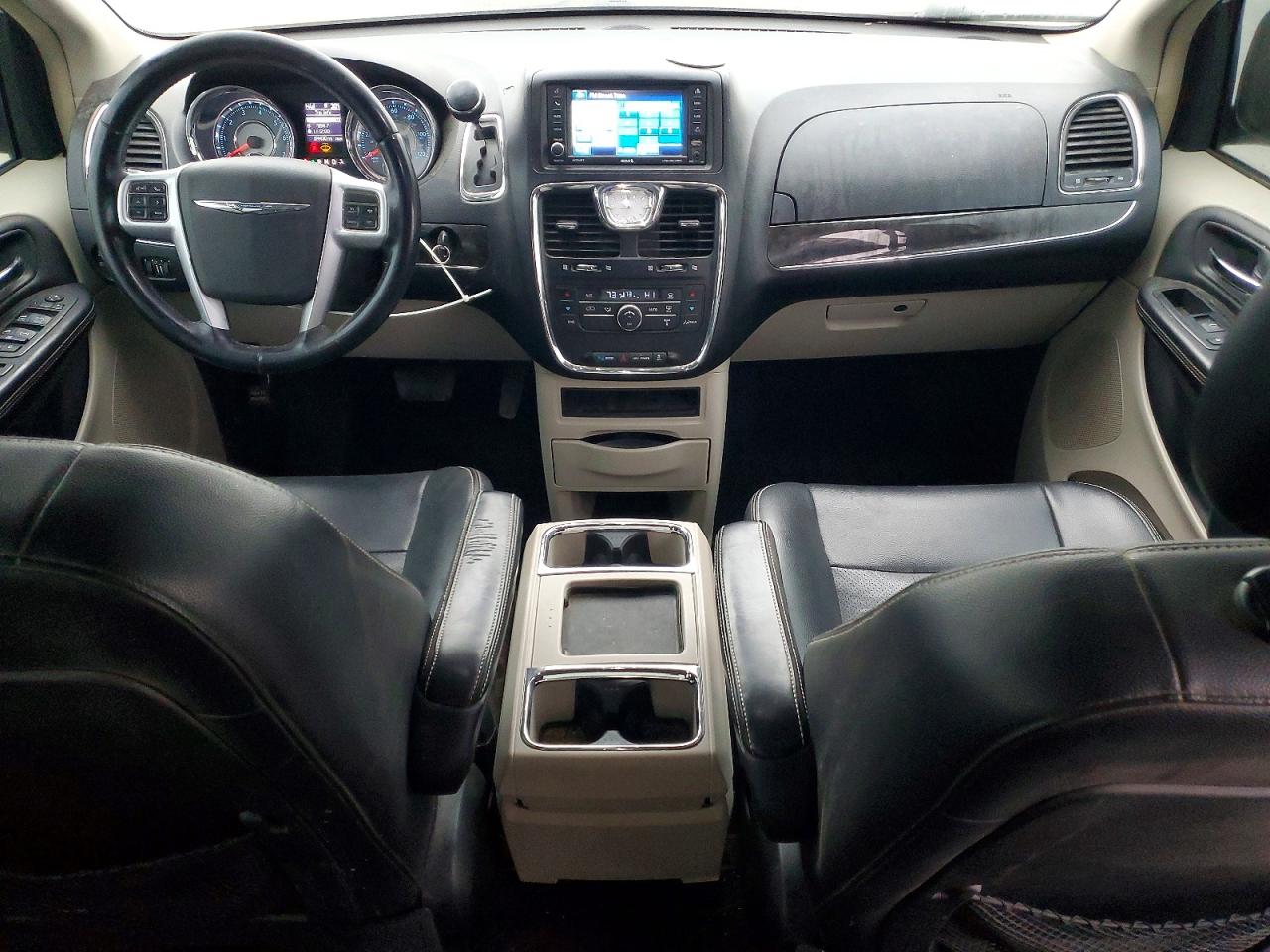 2012 CHRYSLER TOWN & COUNTRY photo 8
