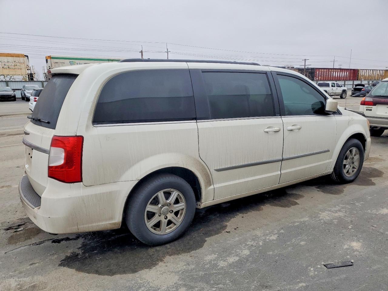 2012 CHRYSLER TOWN & COUNTRY photo 3