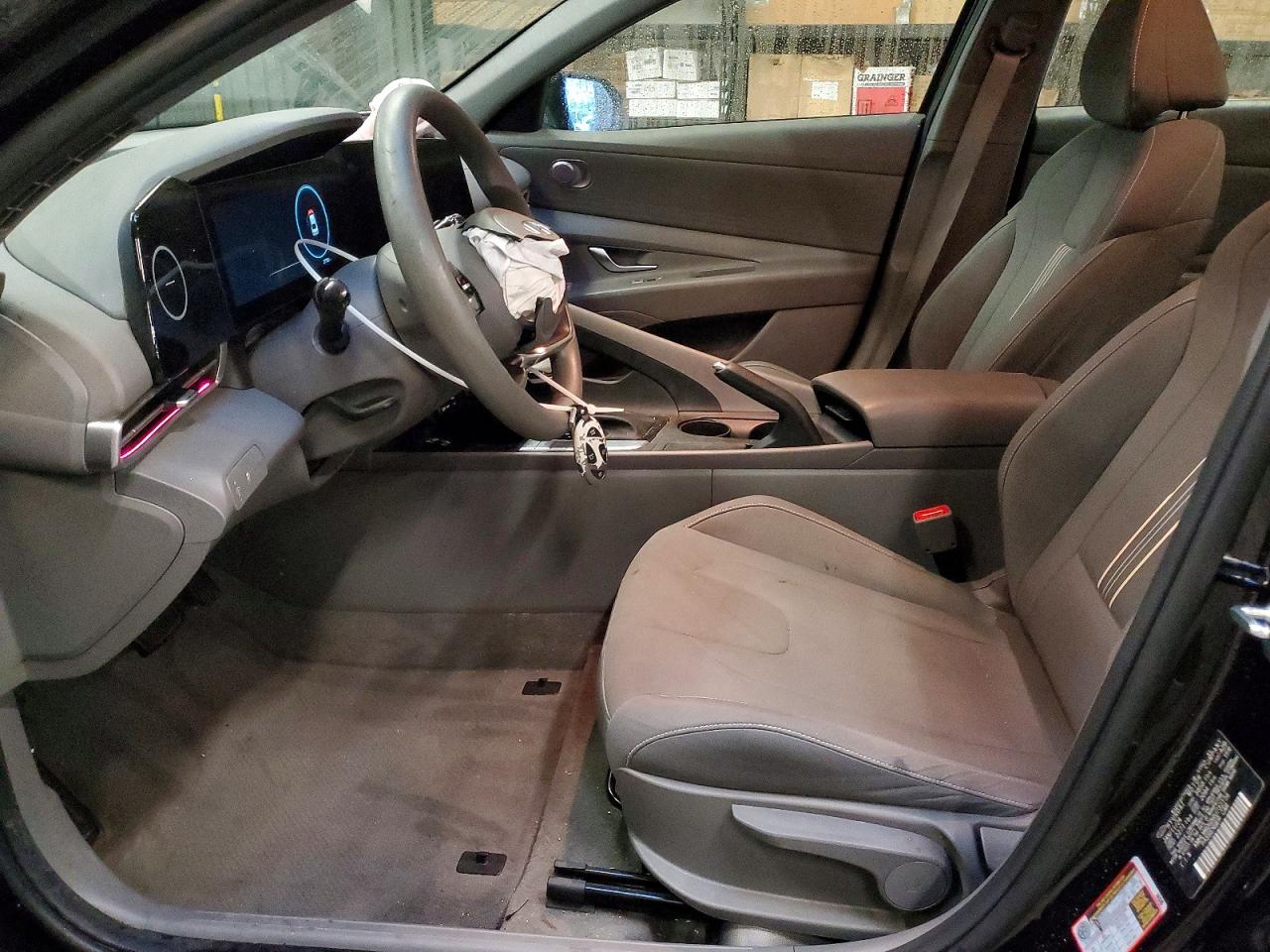 2024 HYUNDAI ELANTRA SEL photo 7