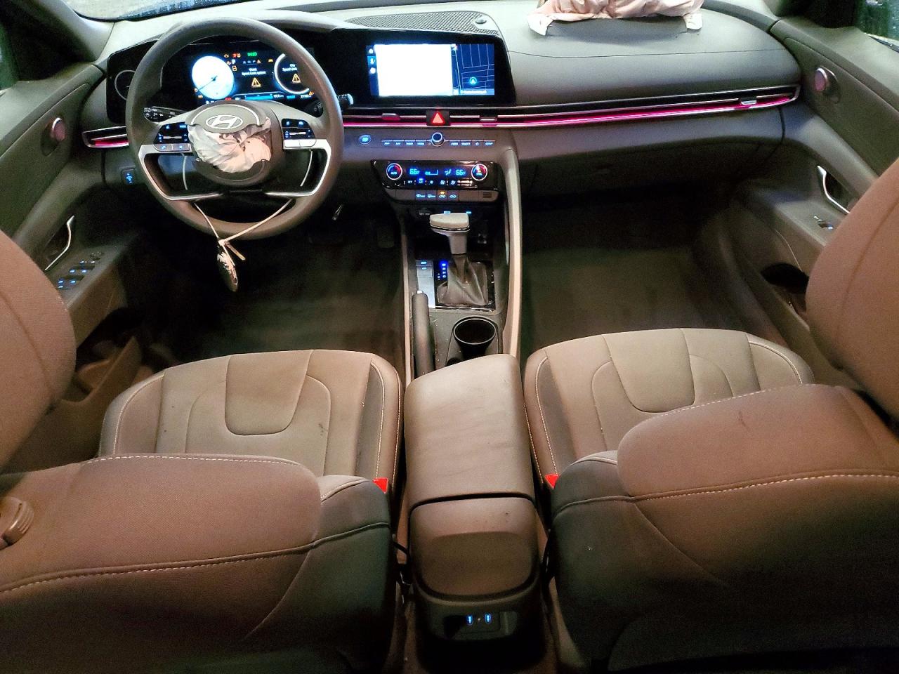 2024 HYUNDAI ELANTRA SEL photo 8