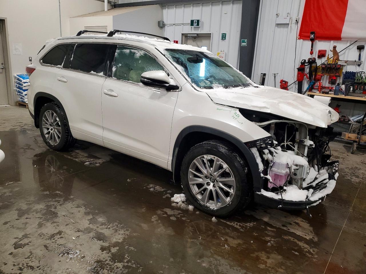 2016 TOYOTA HIGHLANDER XLE photo 4