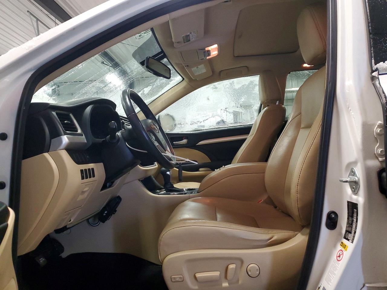 2016 TOYOTA HIGHLANDER XLE photo 7