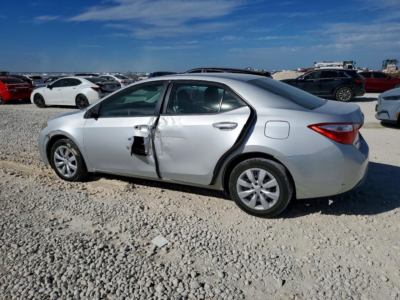 2015 TOYOTA COROLLA L photo 2