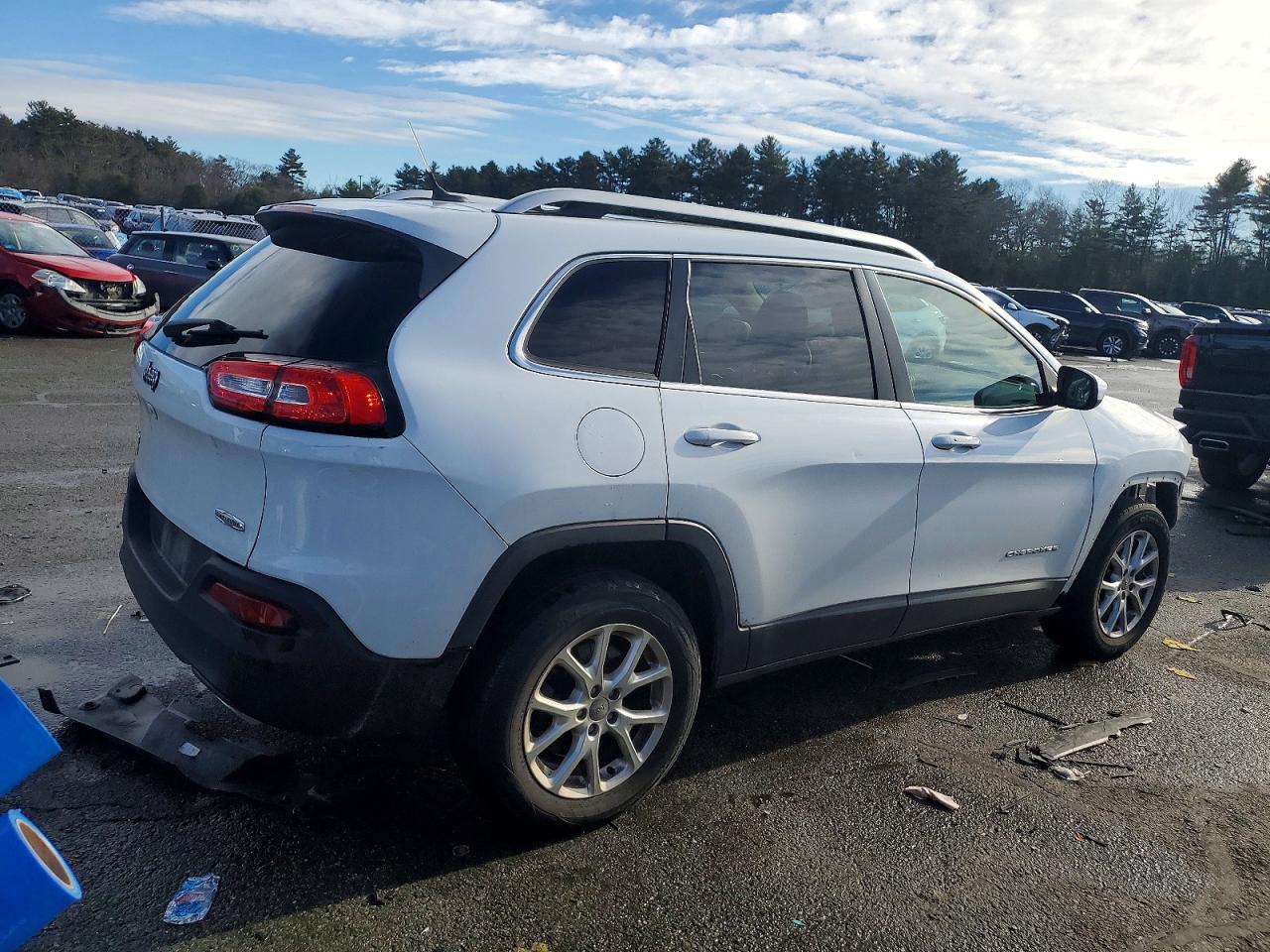 2015 JEEP CHEROKEE LATITUDE photo 3