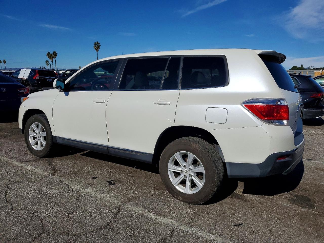 2012 TOYOTA HIGHLANDER BASE photo 2