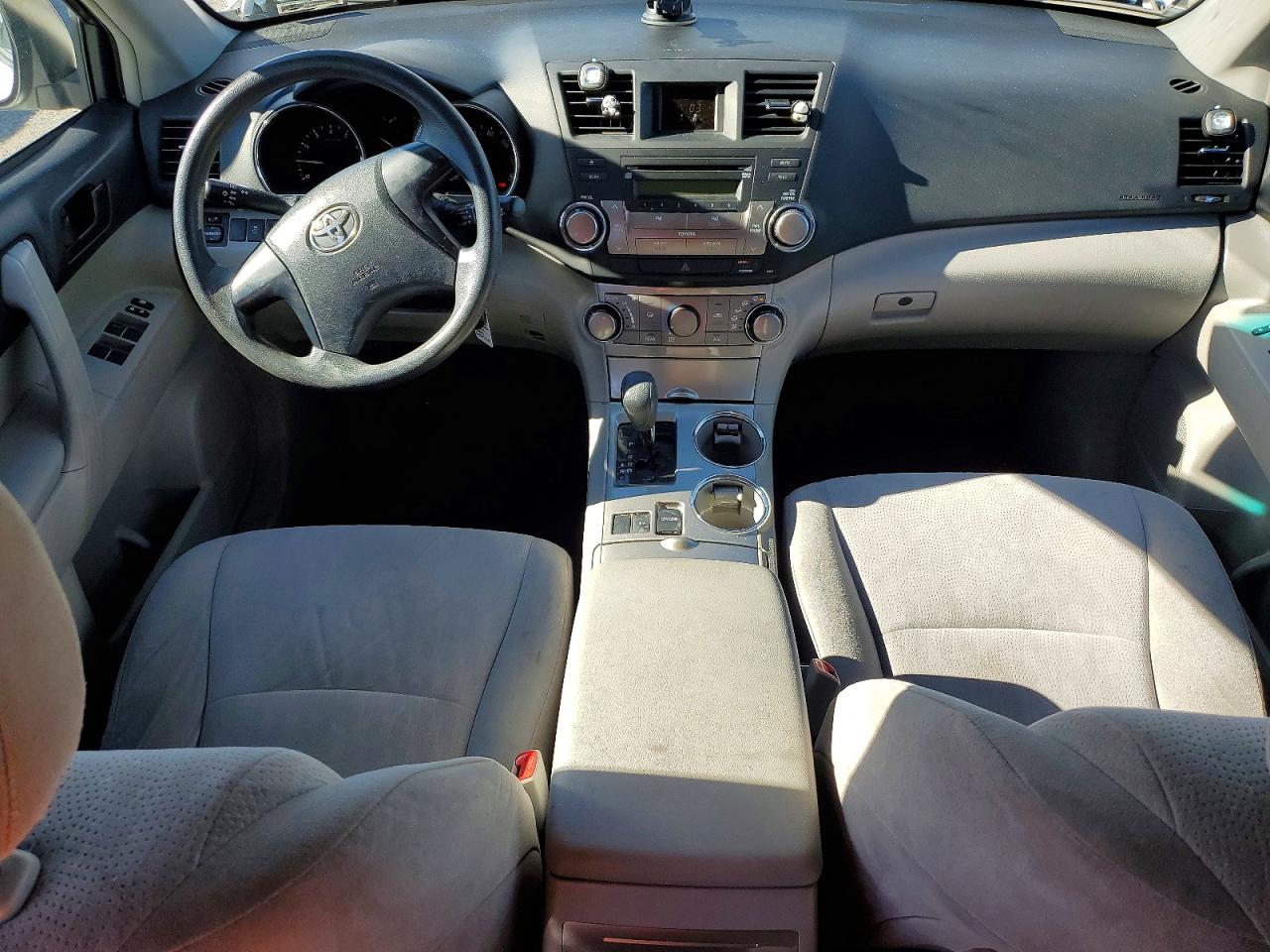 2012 TOYOTA HIGHLANDER BASE photo 8