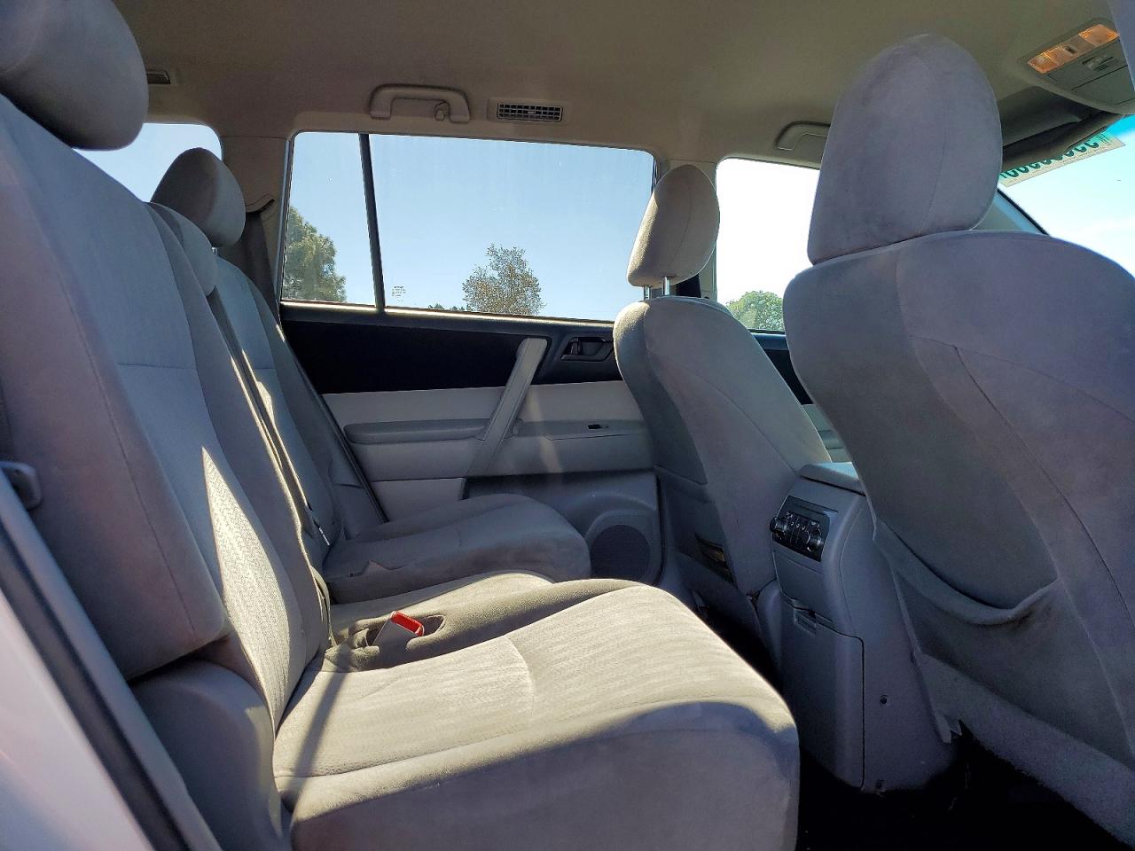 2012 TOYOTA HIGHLANDER BASE photo 11