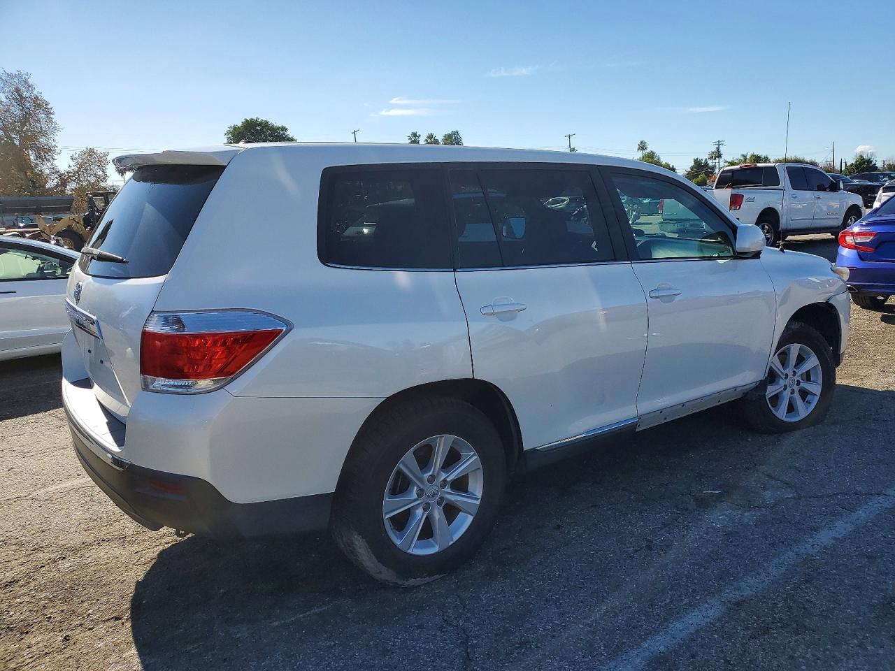 2012 TOYOTA HIGHLANDER BASE photo 3