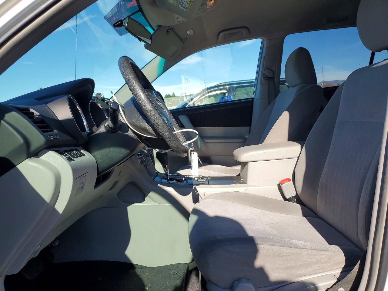 2012 TOYOTA HIGHLANDER BASE photo 7