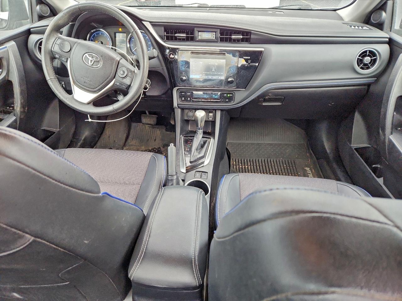 2017 TOYOTA COROLLA L photo 8