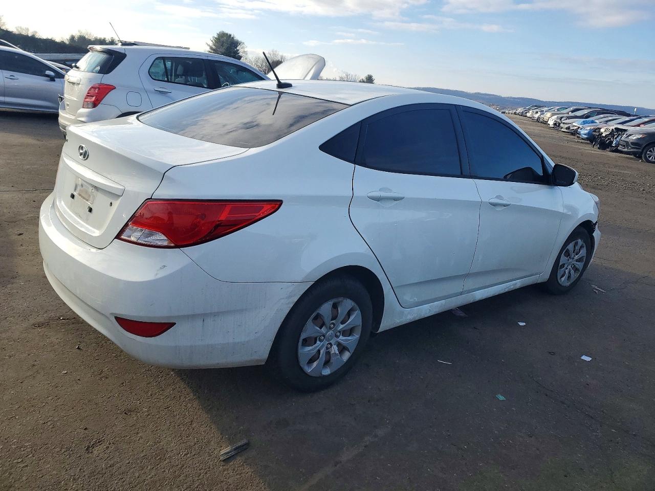 2016 HYUNDAI ACCENT SE photo 3