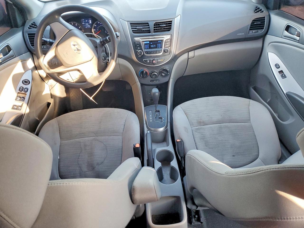 2016 HYUNDAI ACCENT SE photo 8