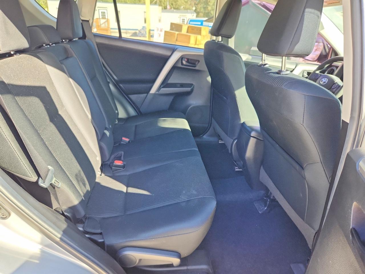2018 TOYOTA RAV4 LE photo 11